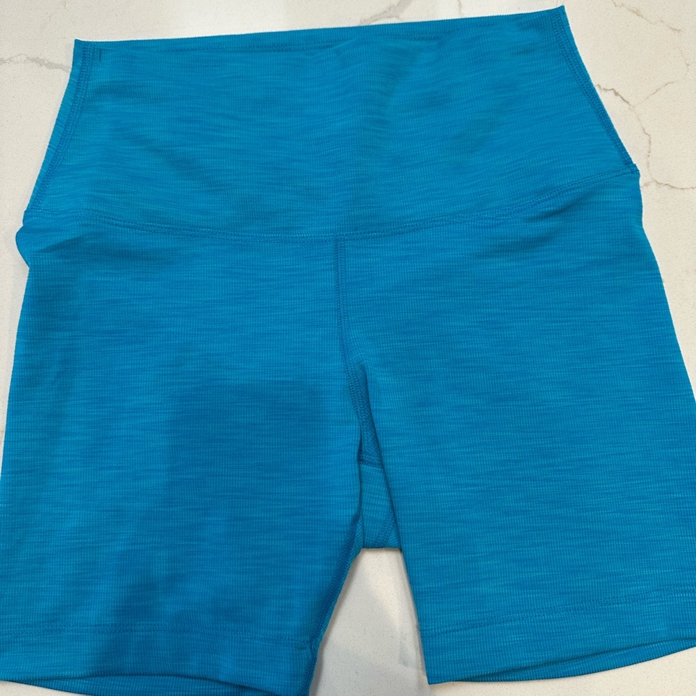 LIKE NEW - women’s Nobull shorts 5” inseam